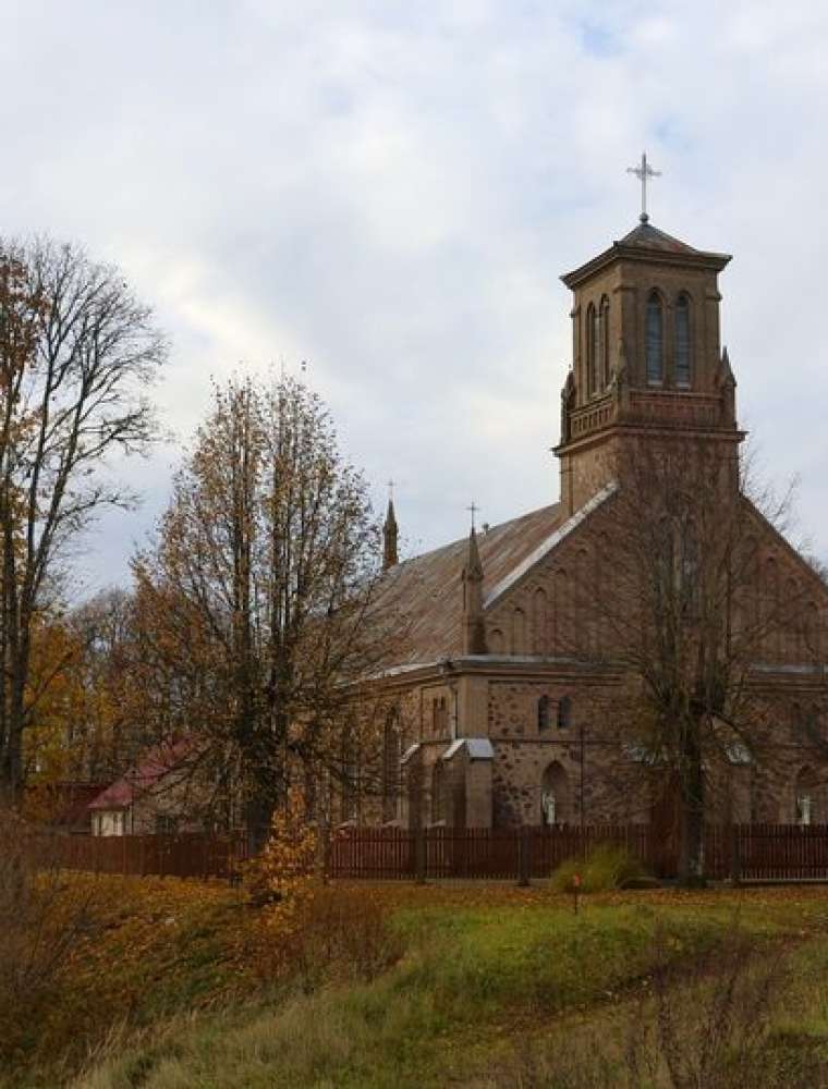 Pieniņu Jēzus sirds Romas katoļu baznīca