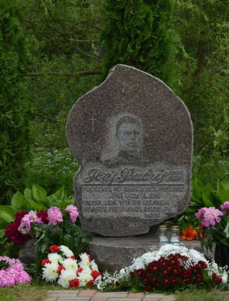 Memorial for resisting deportation, to policeman Jānis Babris